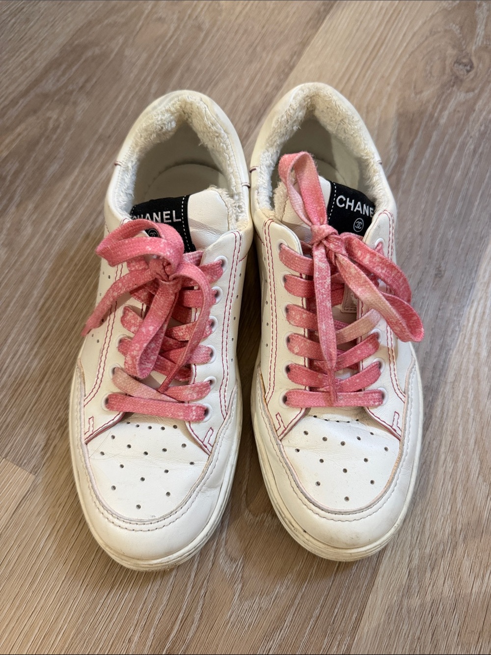 CHANEL White Leather Sneakers with Pink Laces